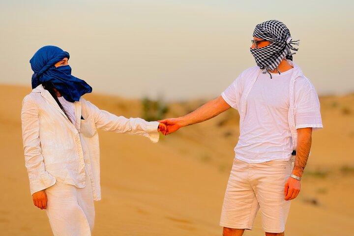 Desert Safari Dubai med Dune Bashing, BBQ middag og underholdning