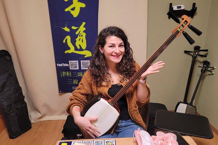 Japanaese tradtional Tsugaru Shamisen music lesson in Tokyo