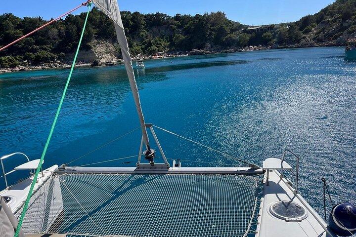 セーリングカタマランデイクルーズ - ロードス島、ランチとドリンク付き