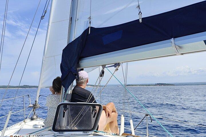 Pula : Halvdagssegling med dryck, SUP & GoPro (max 7 gäster)