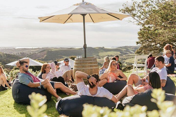 Auckland : Déjeuner en bord de mer sur l'île de Waiheke et visite des vins Premium