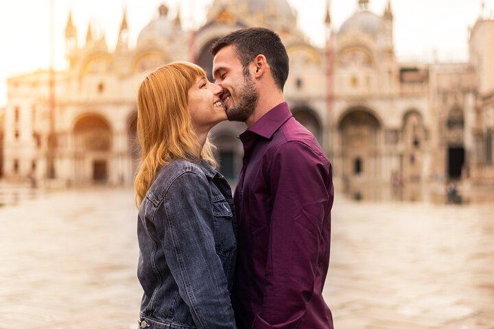 Romantic Photoshoot in Magical Venice