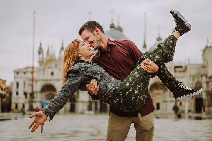 Romantic Photoshoot in Magical Venice