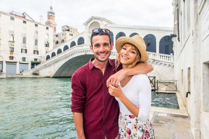 Romantic Photoshoot in Magical Venice