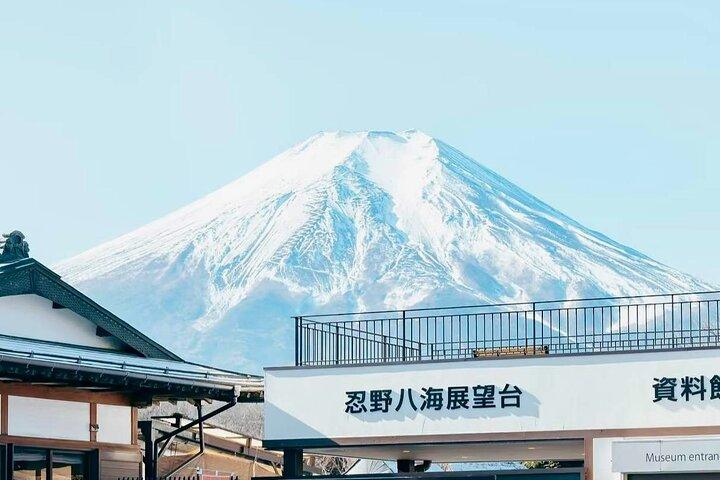 Mt Fuji & Hakone Scenic Day Tour with Lake Ashi Cruise & Ropeway