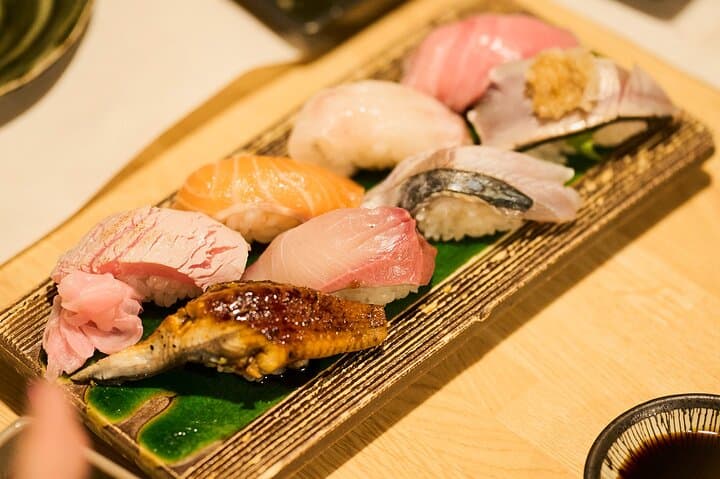 Osaka: Guided Food Tour with 12 Dishes at 4 Local Eateries