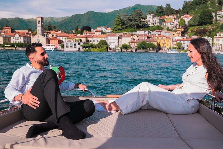 O que mais há no Lago de Como? Relaxe com bom prosecco comigo