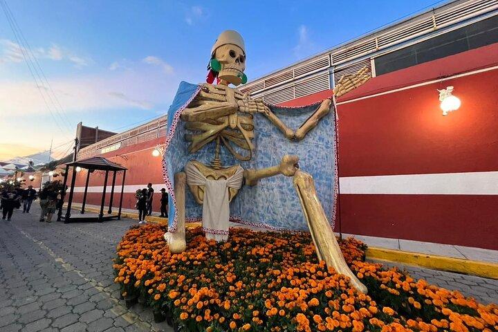 Van Puebla Dag van de Doden in Atlixco monumentale catrinas