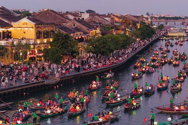 Lantern Boats