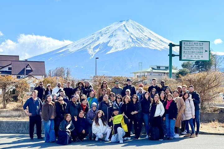 Mount Fuji Day Tour:Lake Kawaguchi, HealingVillage,Oshino Hakkai