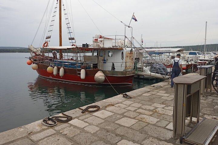 Viagem de barco à noite: Punat para Krk City + 2 horas de tempo livre