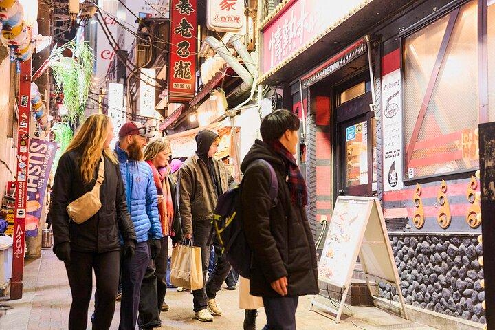 東京新宿歴史・裏通り散策ツアー