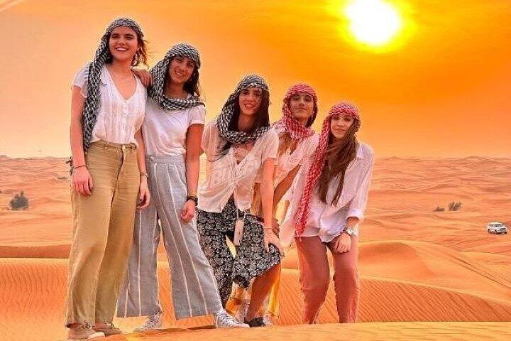 VIP Desert Safari Dubai met Quad Camel Riding BBQ Diner