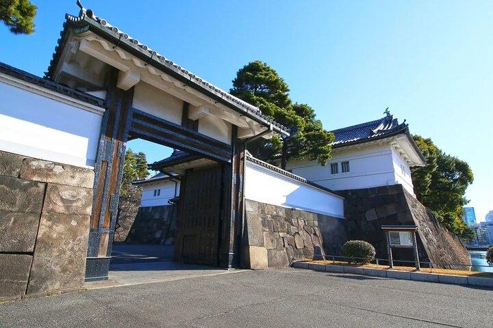 Imperial Palace East Garden Private Tour from Tokyo