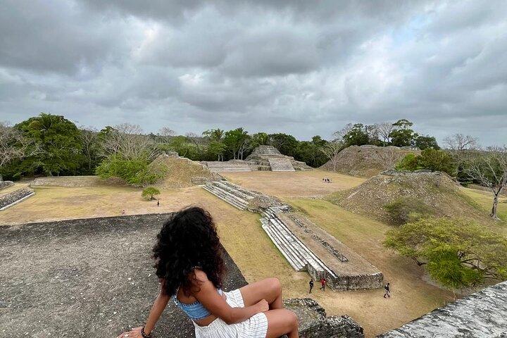 Ruines et cavernes d'Altun Ha Maya avec le Belize Landquest