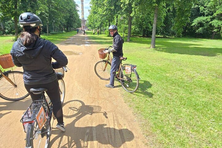 Berlin : The best bike tour with a Berlin guide and insider tips