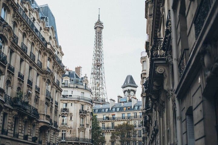 Paris Day Trip from Disneyland Paris Including Hop-On Hop-Off City Tour