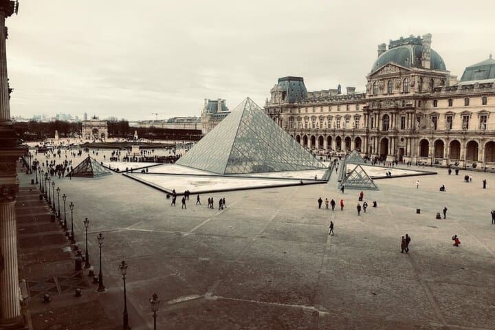 Paris Day Trip from Disneyland Paris Including Hop-On Hop-Off City Tour