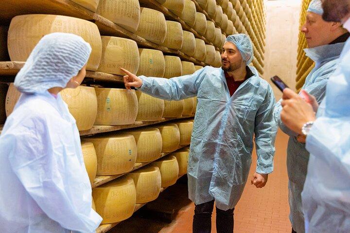 Viaggio culinario Parmigiano Reggiano e Tortelli Cooking Class
