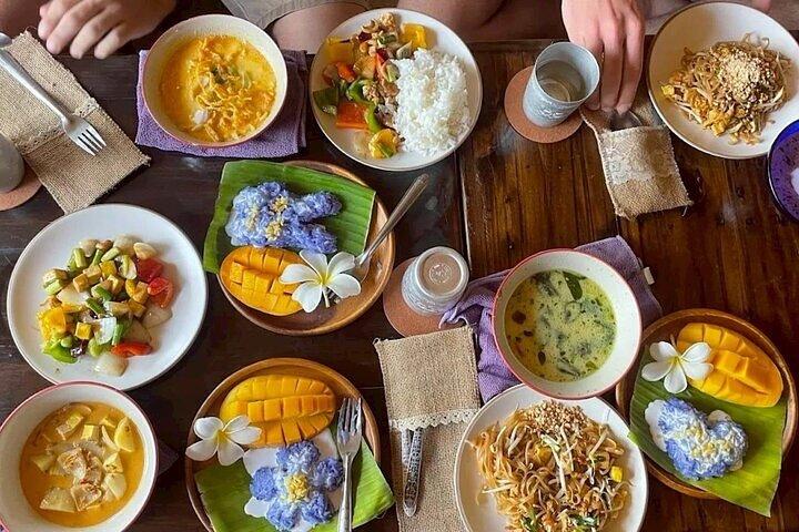 Cours de cuisine du matin à Chiang Mai Visite du jardin et du marché bio