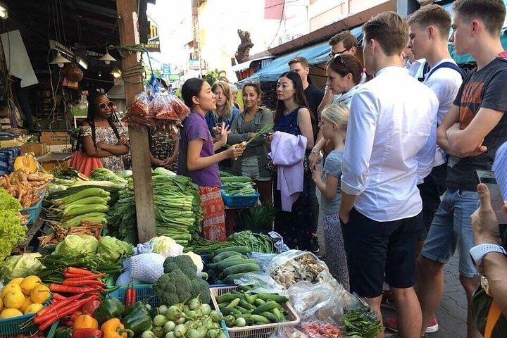 Cours de cuisine du matin à Chiang Mai Visite du jardin et du marché bio