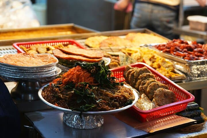 Seoul Vegan & Vegetarian Gwangjang Market Food Tour (11 Tastings)