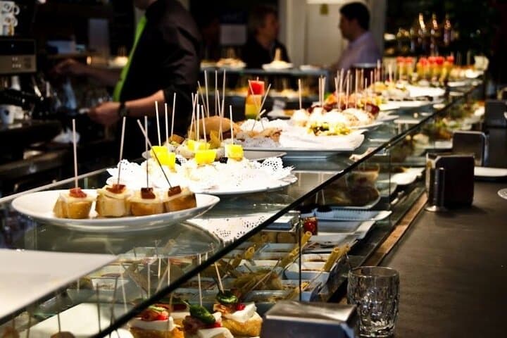Taste of Barcelona: Boqueria Market, Tapas & History Tour