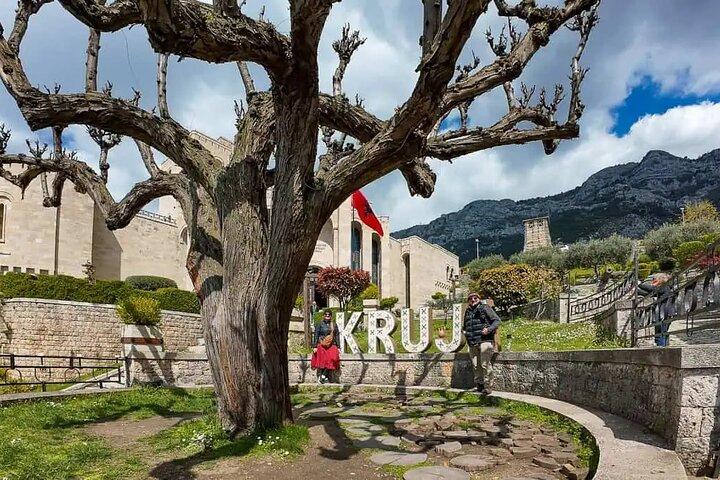 Dal Golem di Durazzo: Castello di Kruja e Vecchio Bazar Tour