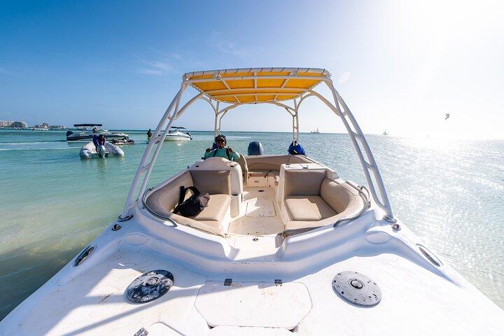 Aventura privada en barco y snorkel en la costa cristalina de Aruba