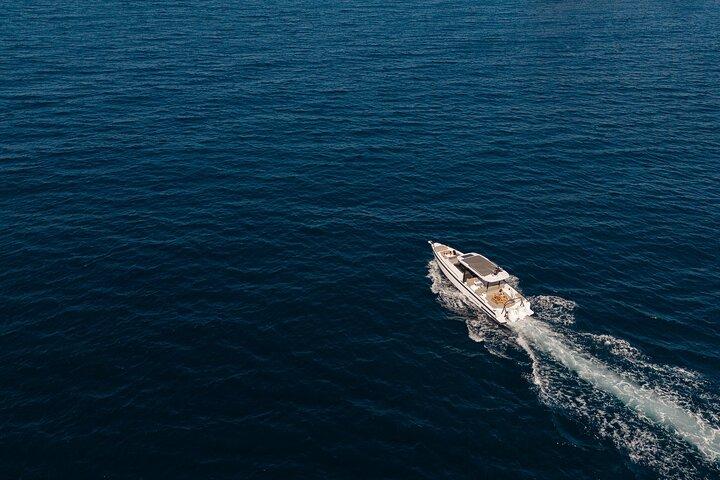 アテネからアイギナ・モニ諸島へのプライベートボート小旅行