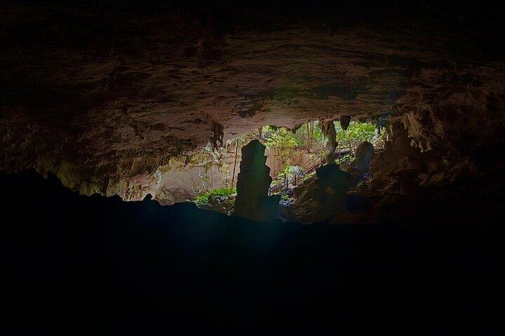Ruines et cavernes d'Altun Ha Maya avec le Belize Landquest