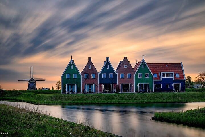 Volendam & Marken Private Tour in luxury Jaguar S Type 1/2 day