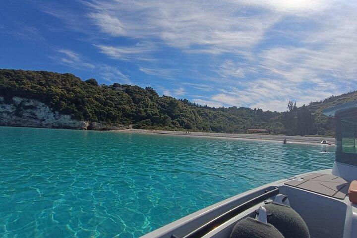 Cruzeiro de um dia de iate privado na costa nordeste de Corfu