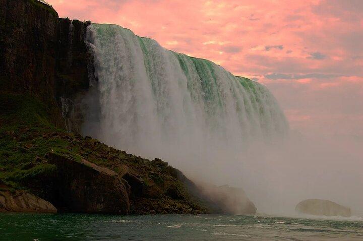 Niagara Falls Walking Tour with Boat Cruise