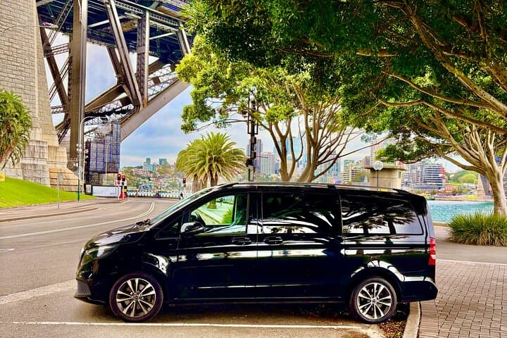 Private Chauffeur Transfer from Sydney Airport to Sydney City