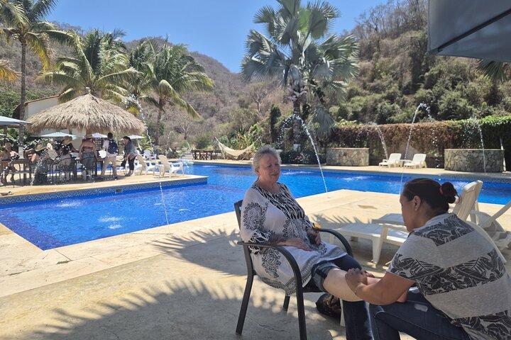 Sorgenti termali vulcaniche, massaggi ai piedi, tequila e barbecue Mex