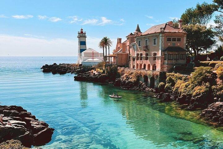 Lissabon: Kleingruppentour nach Sintra und Cascais inklusive Eintrittskarte für den Palácio da Pena