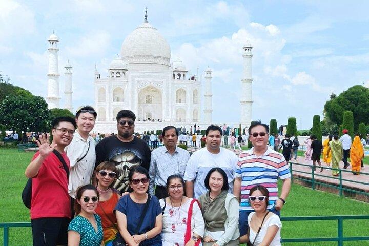 Tour privato di Taj Mahal e Agra in auto da Delhi
