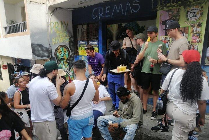 Medellín Comuna 13 Tour Graffiti Cultura e Giro in Funivia