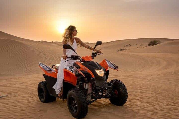Sonnenaufgang Wüstenblick mit ATV Quadfahren und Kamelreiten