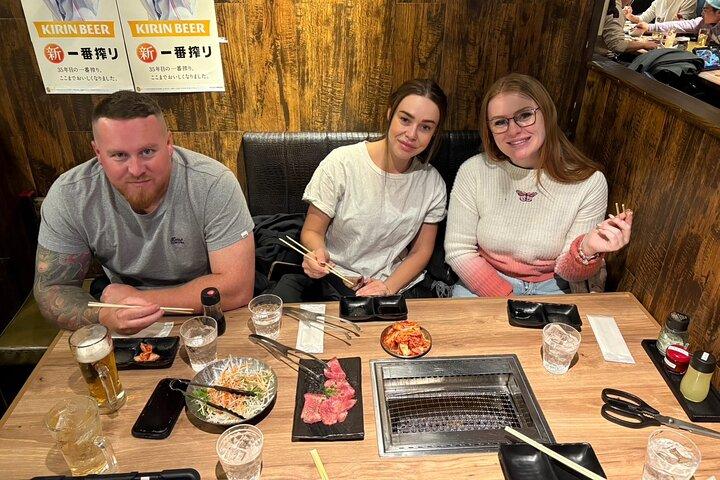 Hidden Bites of Shinjuku Eine Foodie-Wanderung mit einem lokalen Experten