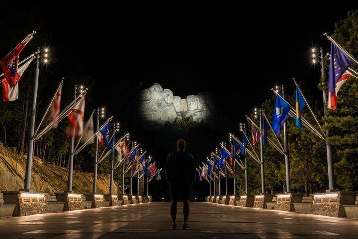 Cerimonia notturna e tour del Monte Rushmore - con gallerie e osservazione delle stelle