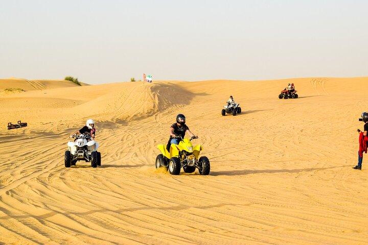 Gemeinsame Dubai Desert Safari Tour mit Quad Bike Experience