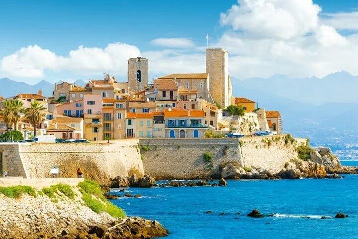 Tour di Saint Paul de Vence, Antibes, Cannes a bordo di una Renault E-Tech