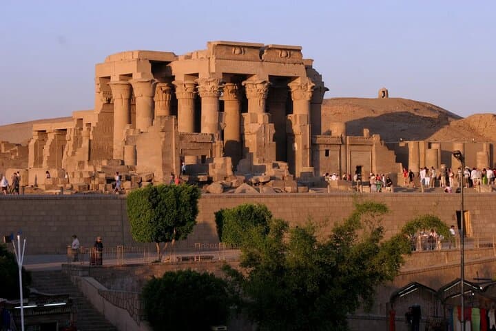 Day Tour from Luxor to Aswan With Horus Temple & Kom ombo & More