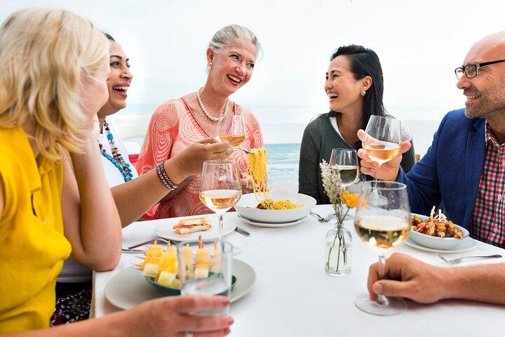 Burj Al Arab: Visite en yacht de 2 heures avec dîner barbecue et boissons