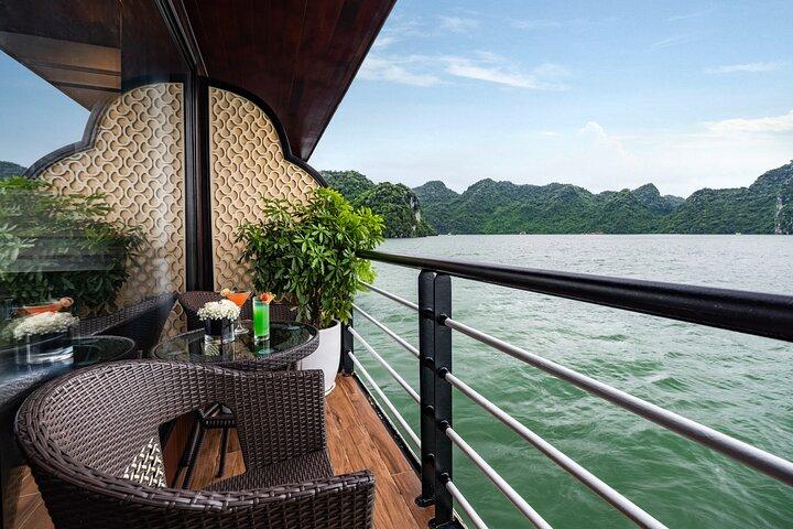 Crucero por La Casta en la bahía de Halong y la bahía de Lan Ha (cabinas con balcón)