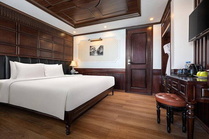 Crucero por La Casta en la bahía de Halong y la bahía de Lan Ha (cabinas con balcón)