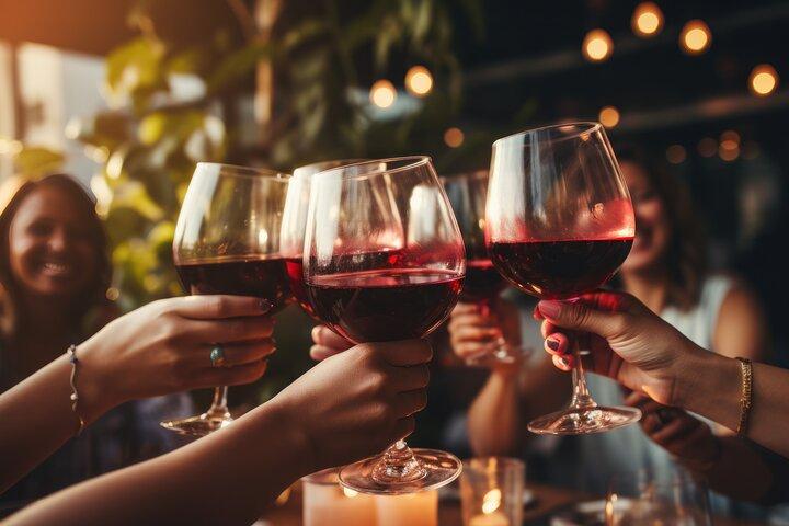 アリカンテ:ワインの試飲、ランチ、送迎付きのワイナリーツアー