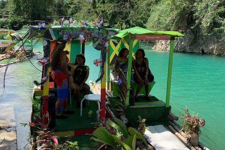 Bamboe Raften en Paardrijden op het strand in Ocho Rios
